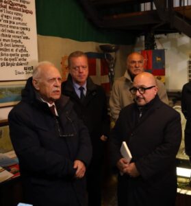 Scopri di più sull'articolo Il Ministro della Cultura Gennaro Sangiuliano in visita all’Archivio Museo storico di Fiume